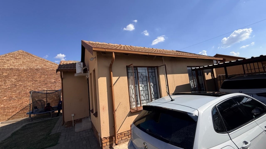 2 Bedroom Property for Sale in Mabopane Unit X North West